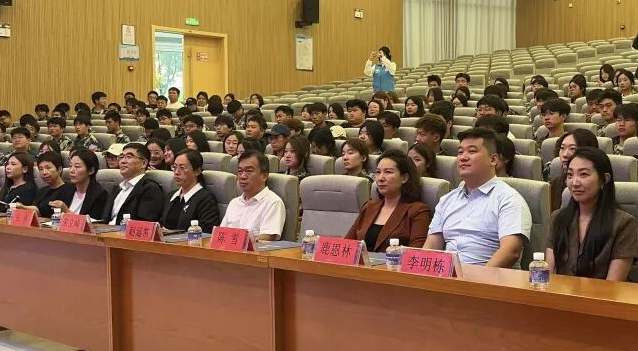 AI人工智能2025级新生开学典礼暨开学第一课圆满举行